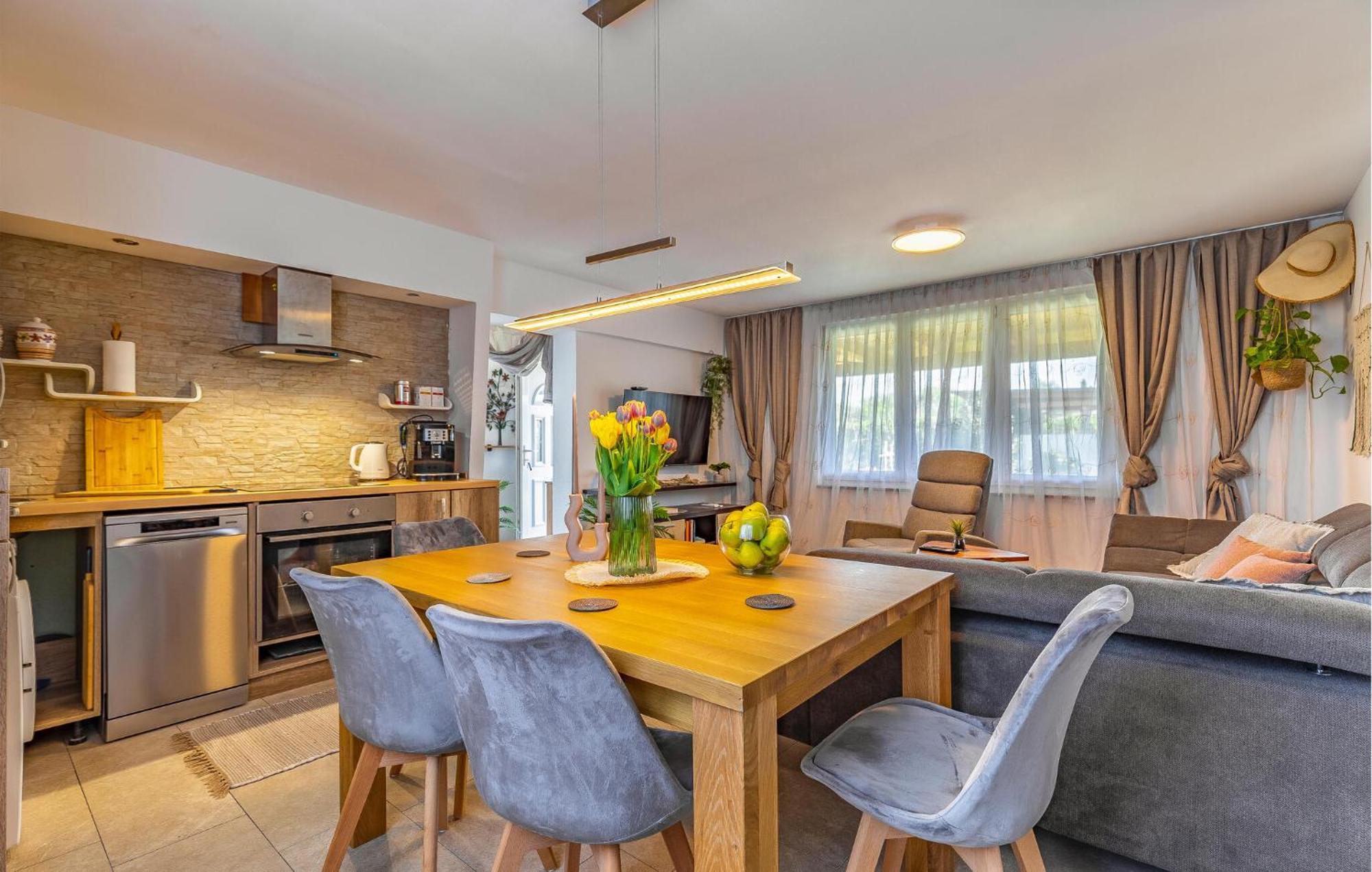 Beautiful Home In Skatari With Kitchen Pula Exterior photo